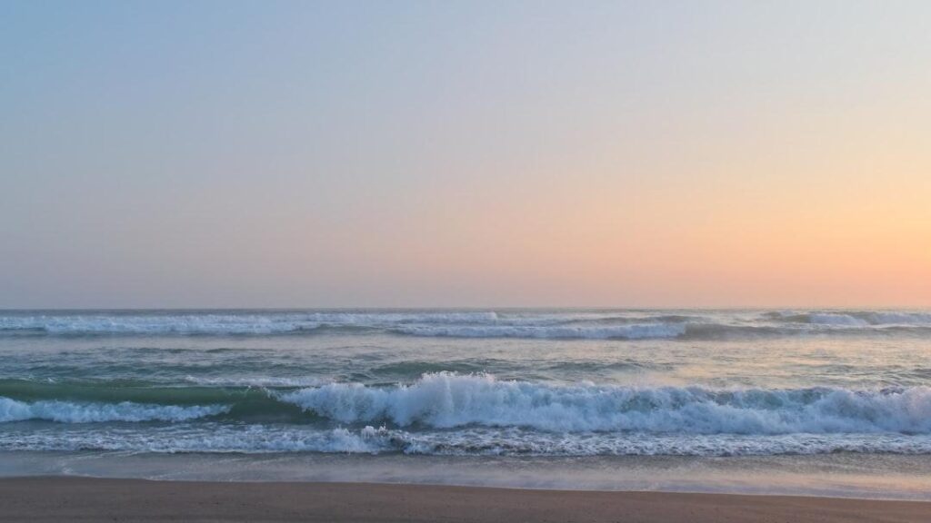 Sunset Beach: The North Shore's Ultimate Test of Wave Judgment